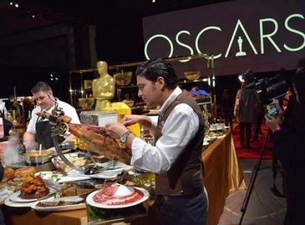 Cinco Jotas en vedette lors du bal des gouverneurs après la remise des Oscars 1