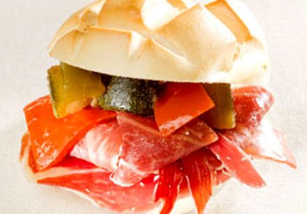 Sandwich au jambon serrano et pesto espagnol